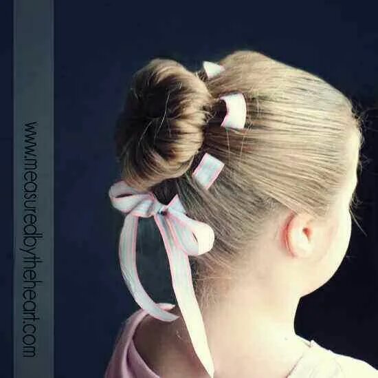 Красивые пучки для девочек прическа Ballerina bun in 2024 Pretty hairstyles, Ribbon hairstyle, Girl hairstyles