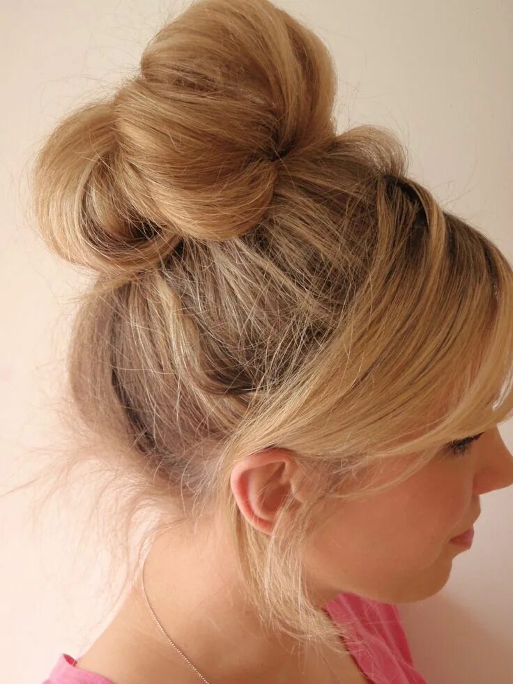 Красивые пучки на средние волосы фото sock bun-BM hairstyle Bride To Be Pinterest Bun hairstyles, Messy hairstyles, Ea