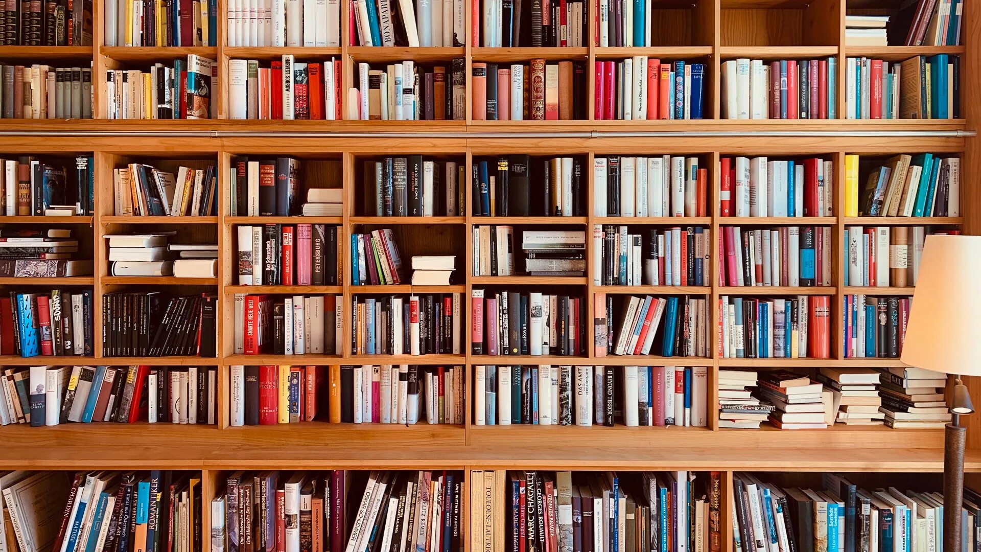 Красивые рамки для оформления библиотечных стеллажей 7 Short Books that Leave You with A Huge Financial IQ