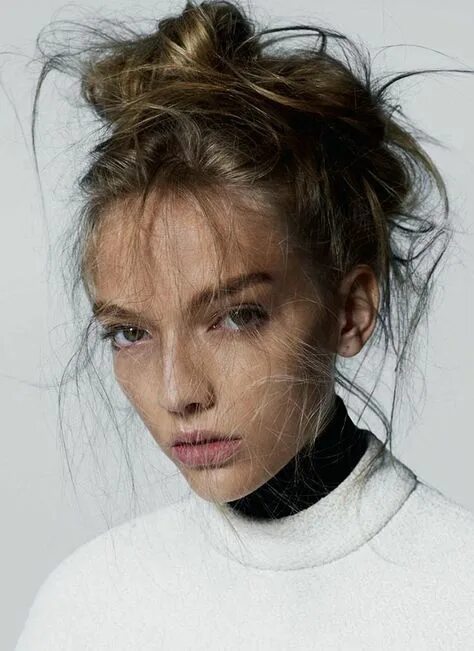 Красивые растрепанные прически Messy Bun Hairstyles for White Hair: Effortless and Chic