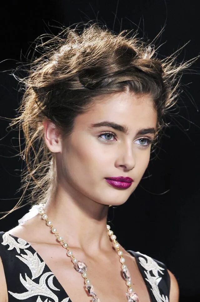 Красивые растрепанные прически Beauty News, Tips and Trends Messy hairstyles, Dirty hair, Hair styles