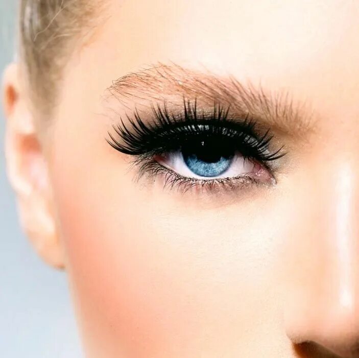 Красивые ресницы фото Magnetic Lashes Make Me Feel Like I’m Living in The Future Makeup.com by L'Oréal