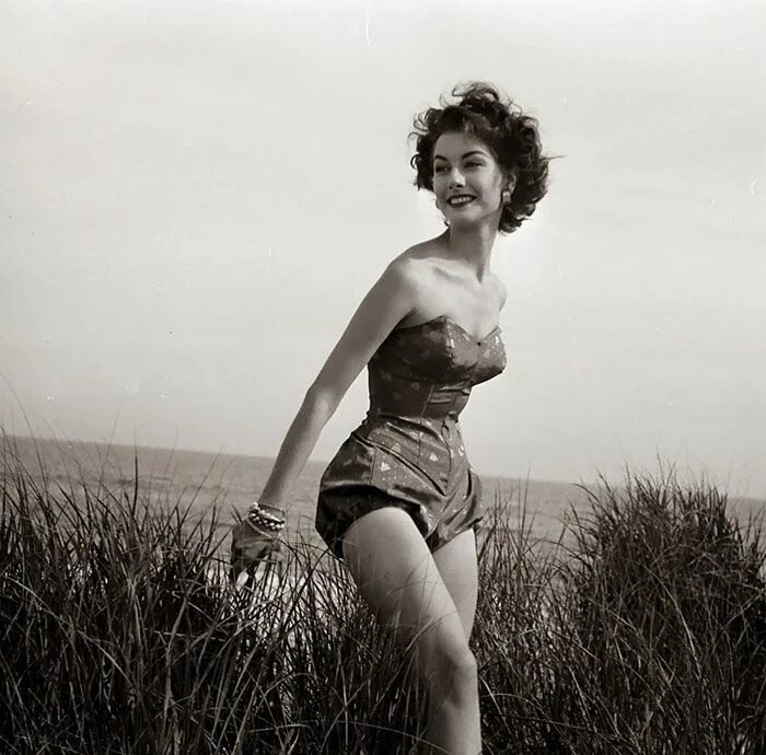 Красивые ретро фото женщин 1940s And 1950s Fashion Photography By Nina Leen Vintage swimsuits, Female bodie