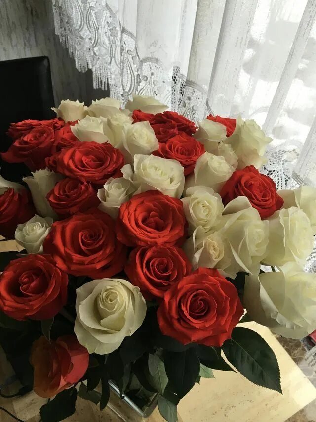 Красивые розы букеты фото настоящие Пин на доске journée Цветочные композиции, Красные розы, Фотография цветов