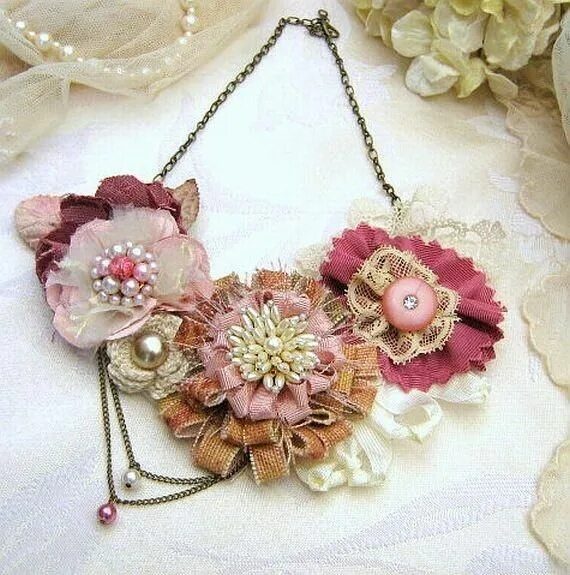 Красивые ручные работы фото Craft ideas 6675 Jewelry crafts, Fabric flowers, Fabric jewelry