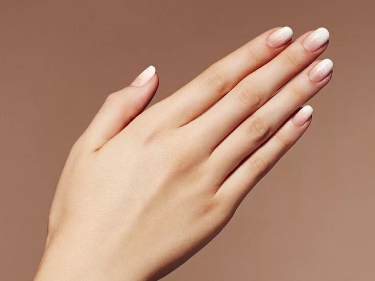 Красивые руки девушки фото Blog Fall For It Bridal manicure, Pretty manicures, Bride nails