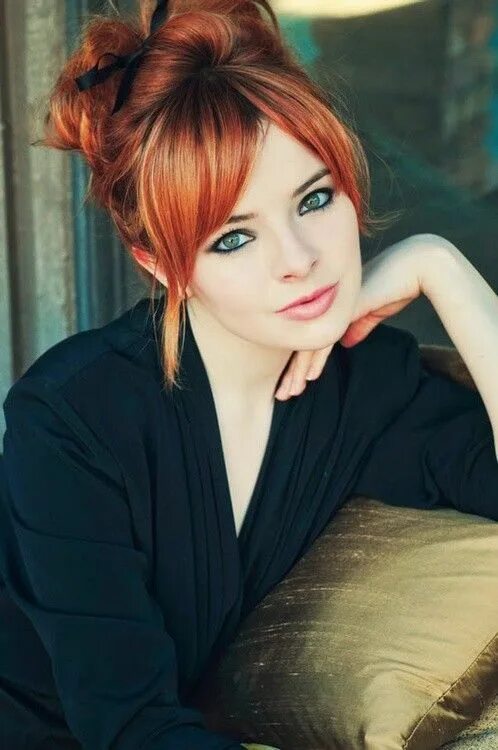 Красивые рыжие волосы прически Volume on top of the head, bun with bangs Red hair, Long hair styles, Bun hairst