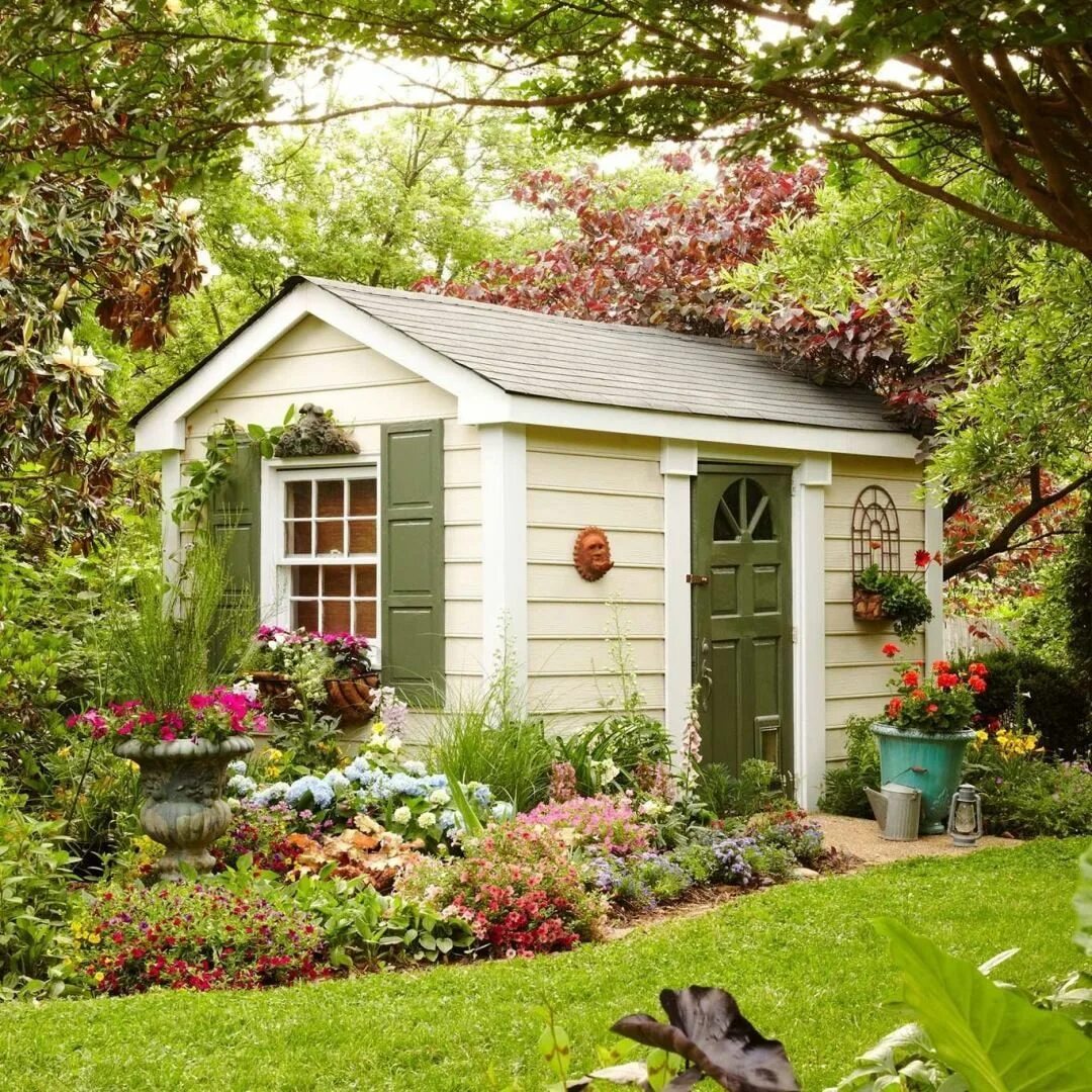 Красивые садовые домики фото бытовка в стиле прованс Backyard sheds, Backyard layout, Garden sitting areas