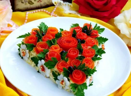 Красивые салаты на праздничный стол фото САЛАТЫ - Сайт gotovimpr! Food garnishes, Food, European dishes