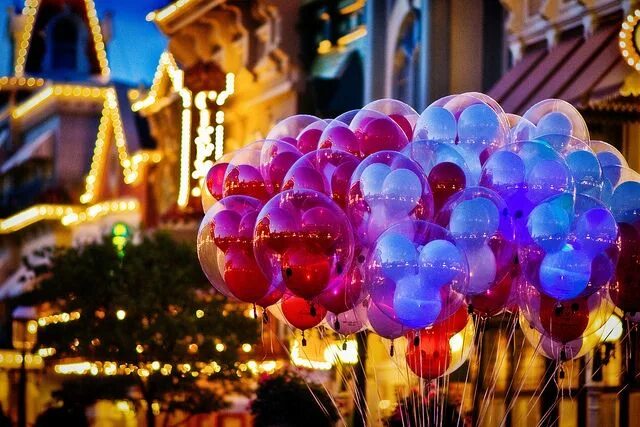 Красивые шары фото с днем рождения Balloons on Main Street USA at Dusk Disney balloons, Disneyland, Mickey balloons