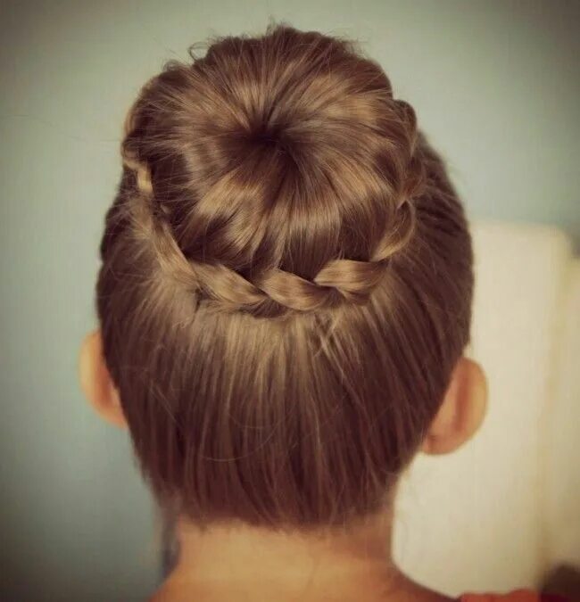 Красивые шишки прическа Pin by Миша Иванов on лицо,волосы Braided bun hairstyles, Flower girl hairstyles