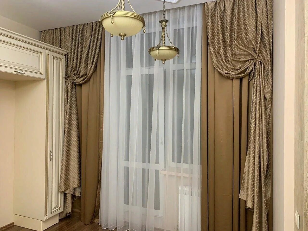 Красивые шторы на карнизах фото Классические шторы. Вызов дизайнера: 8-921-631-35-56, заказать пошив штор в спб,