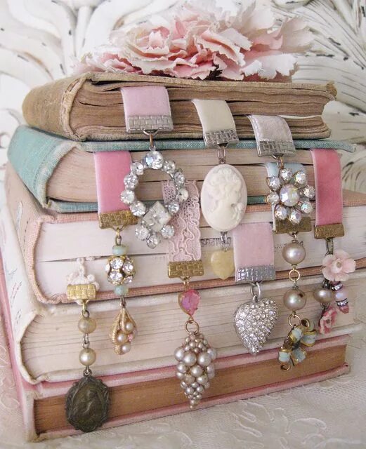 Красивые штучки для оформления Beautiful DIY Idea for Preserving Family Jewelry