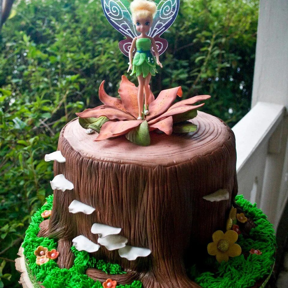 Красивые сказочные торты для оформления распечатать Tinkerbell tree stump cake Fairy cakes, Tinkerbell cake, Disney cakes