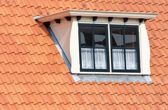 Красивые слуховые окна на крыше фото Dormer Зображення - огляд 23,844 Стокові фото, векторні зображення й відео Adobe