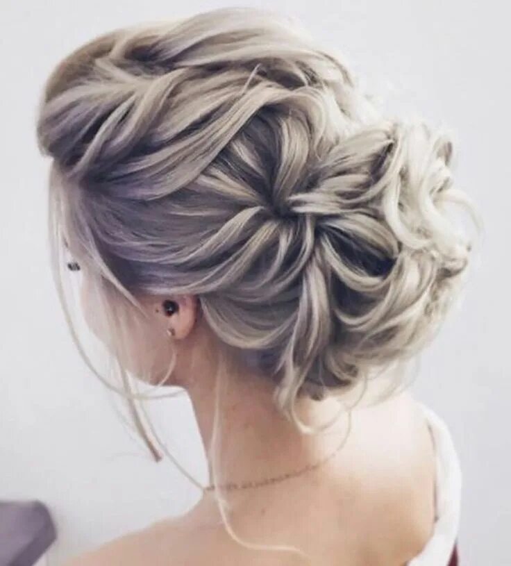 Красивые собранные прически на средние Pin by Camila Leon on Hair_Styles_Elegant Romantic updo hairstyles, Easy hair up