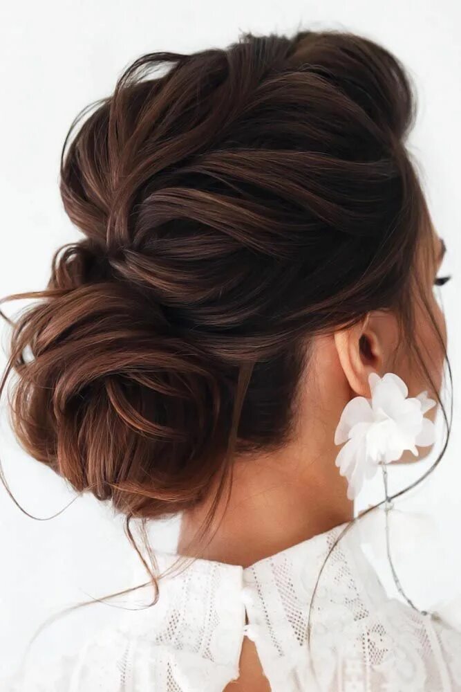Красивые собранные прически на средние 32 Chignon Bun Hairstyles To Get A Stylish Look Halo hair, Wedding hair and make