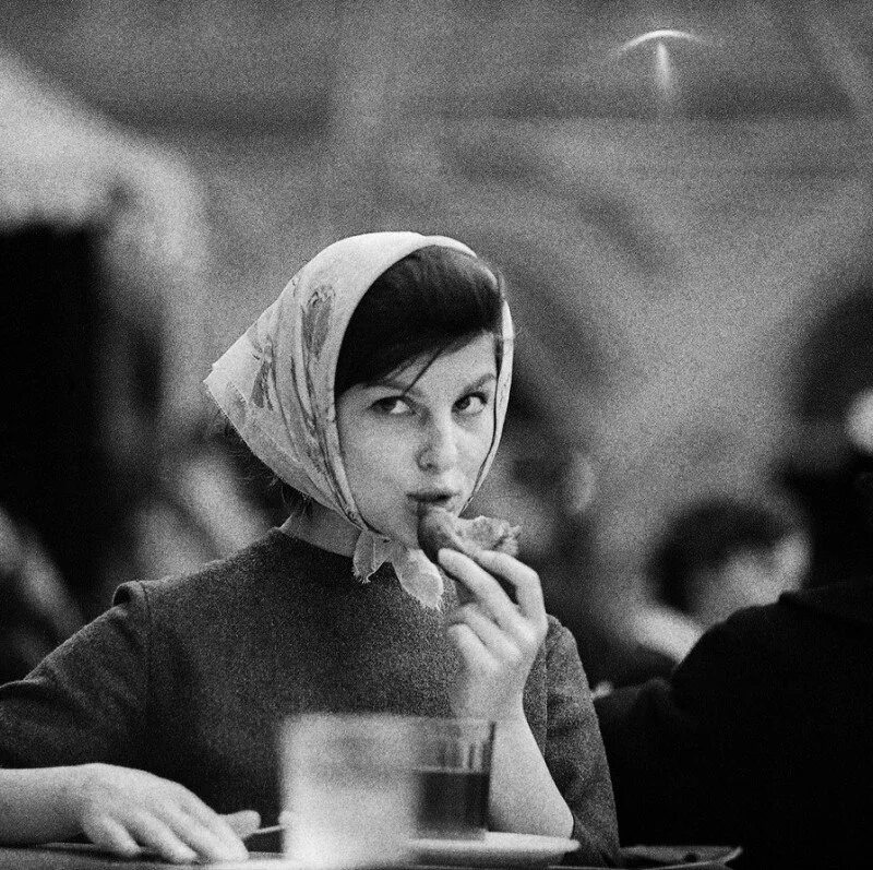 Красивые советские фото Обед. СССР. 1960 год. Фотограф - Тадеуш Рольке.