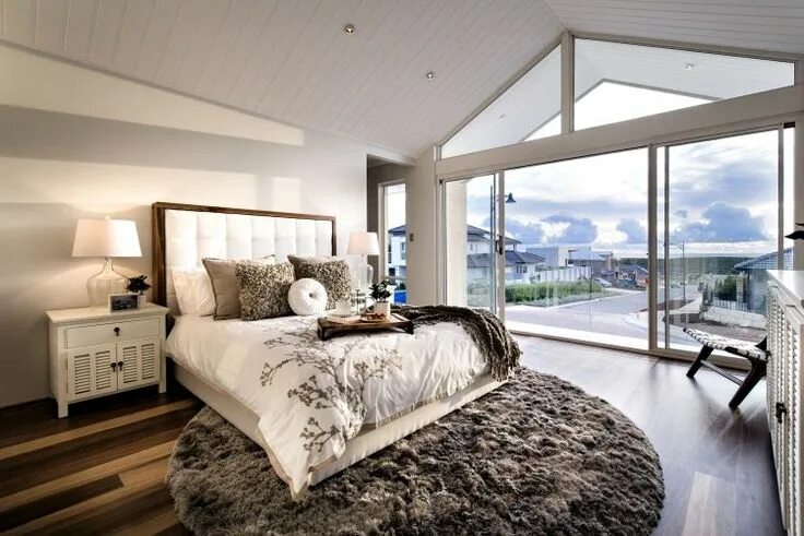 Красивые спальни дизайн фото в доме La chambre à coucher contemporaine s'associe souvent au design minimaliste, maté