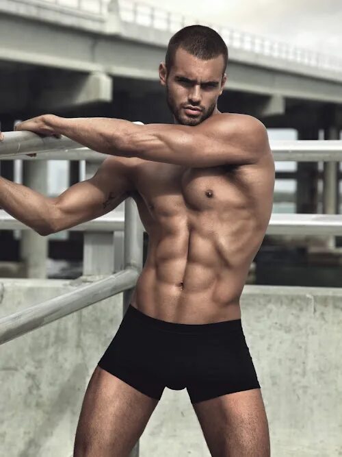 Красивые спортивные парни фото Leonardo Corredor by Greg Swales - Fashionably Male