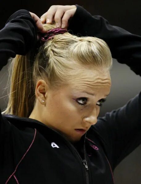 Красивые спортивные прически Shawn Johnson Photo Gallery Gymnastics hair, Gymnastics meet hair, Gym hairstyle