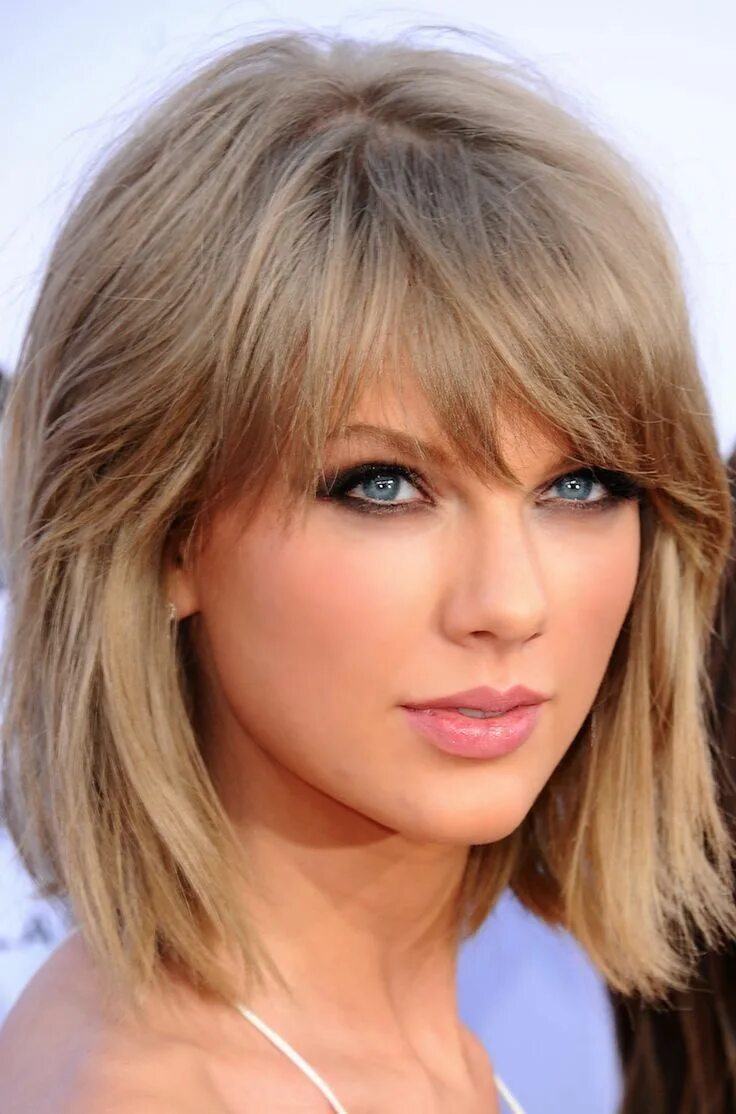 Красивые средние стрижки с челкой Taylor Swift Haircuts - 30 Taylor Swifts Signature Frisuren, Medium Bob Haircut 