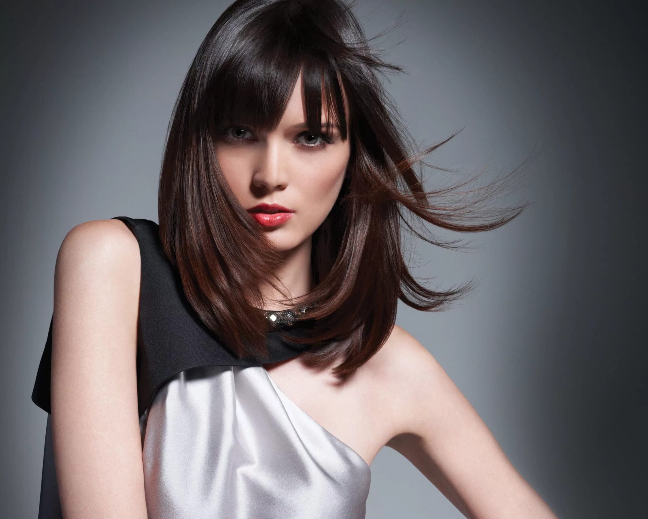 Красивые средние стрижки с челкой Paul Mitchell Model Long hair cuts, Hair styles, Hair cuts