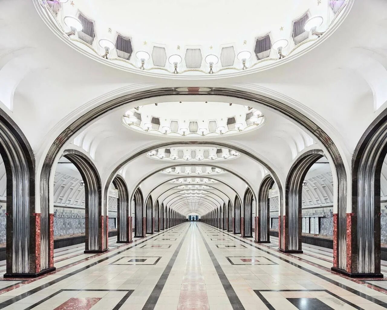 Красивые станции метро москва фото Маяковская" - первая в мире колонная станция глубокого заложения - Единый Трансп