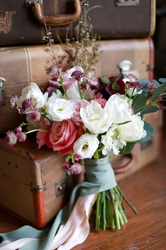 Красивые стильные фото цветов Travel wedding inspiration Vintage wedding ideas 100 Layer Cake Flower arrangeme