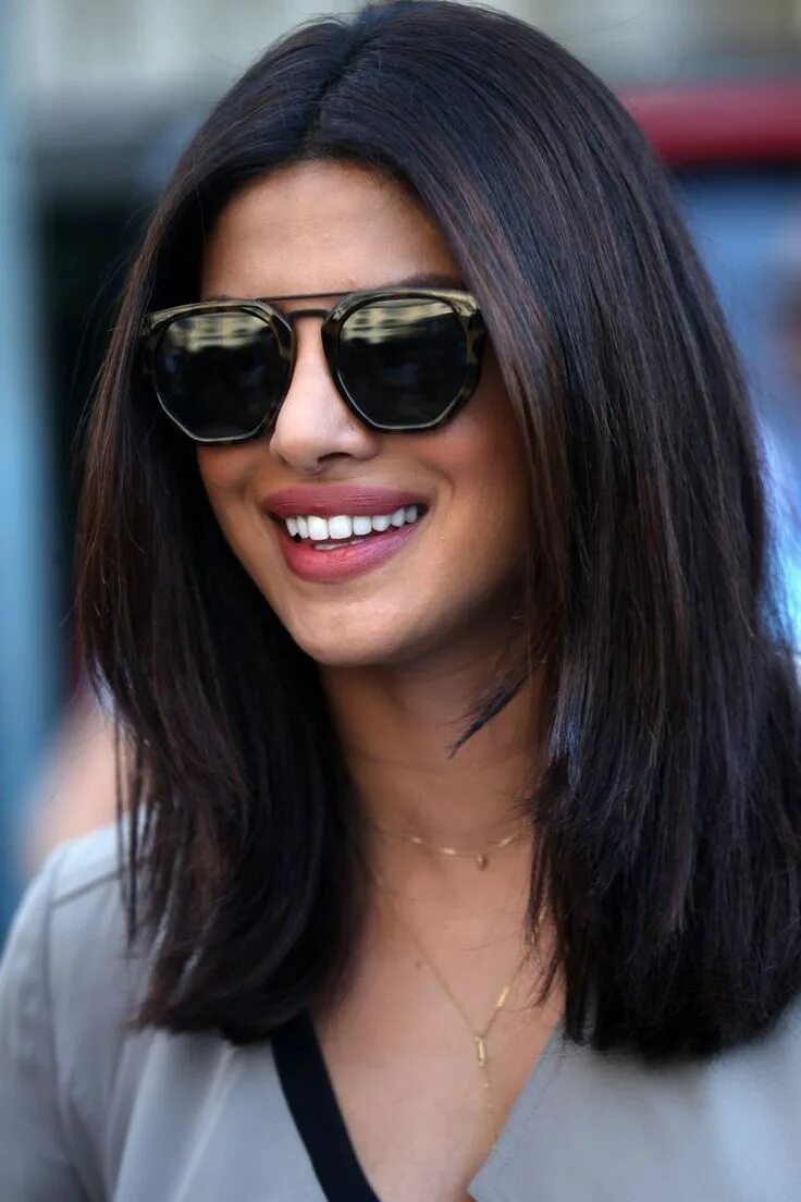 Красивые стрижки длинное каре 25 Celebrity Brunettes to Inspire Your Next Dye Job Hair lengths, Medium hair cu