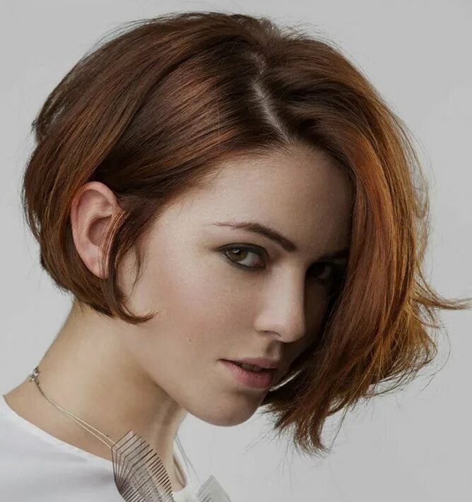Красивые стрижки для девушек 2024 Asymmetrical hairstyle gives new life to yours hairstyle Wavy bob hairstyles, Me