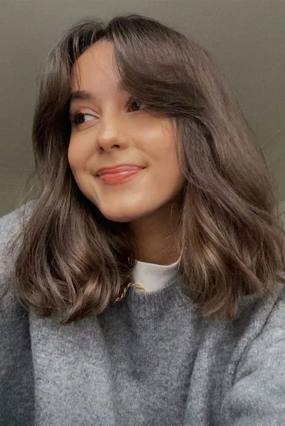 Красивые стрижки для девушек 2024 50 Cute Hairstyles with Curtain Bangs : Thick Hair with Curtain Bangs Bangs with
