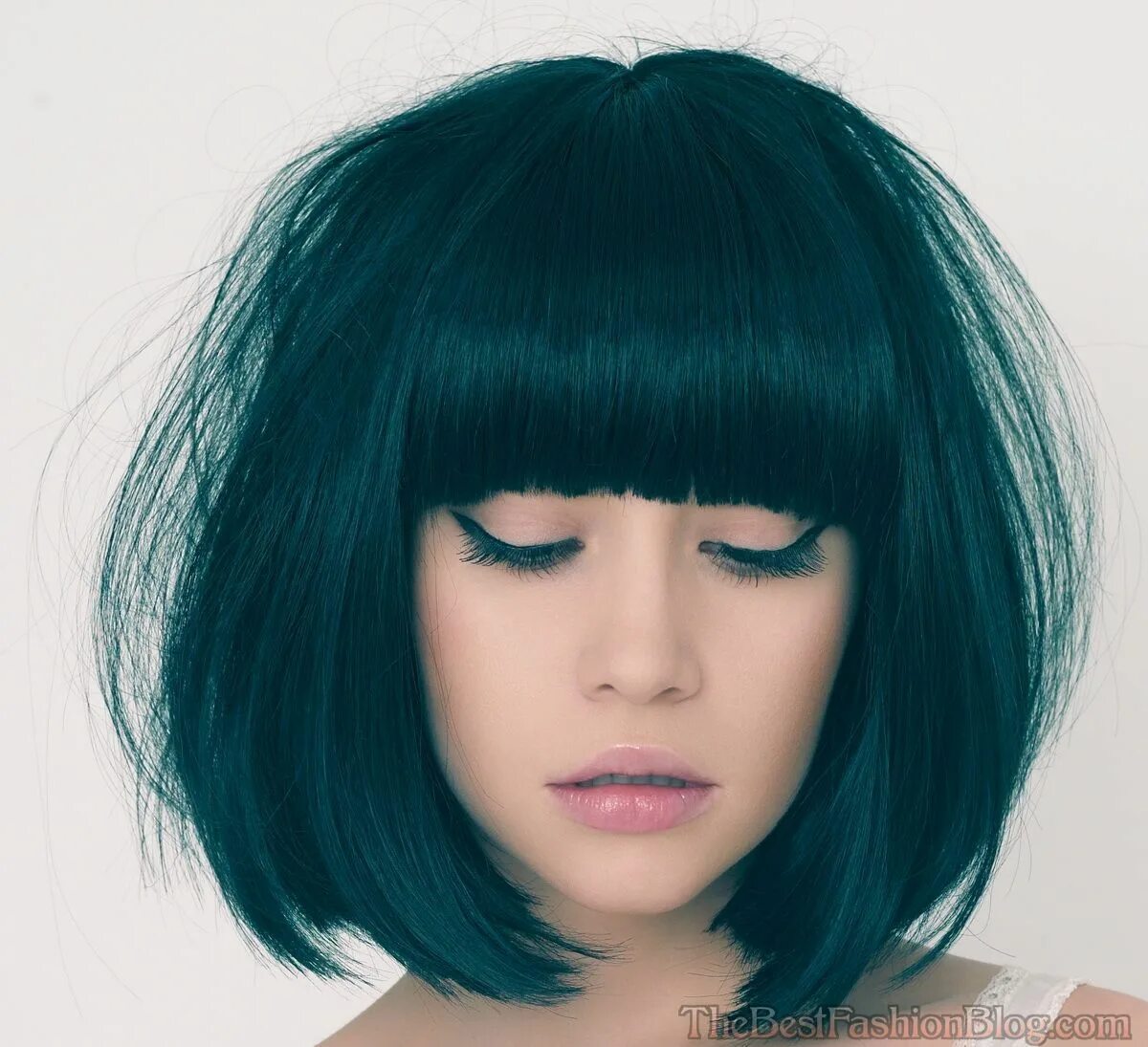 Красивые стрижки каре с челкой women with blue hair Green hair, Teal hair, Hair styles