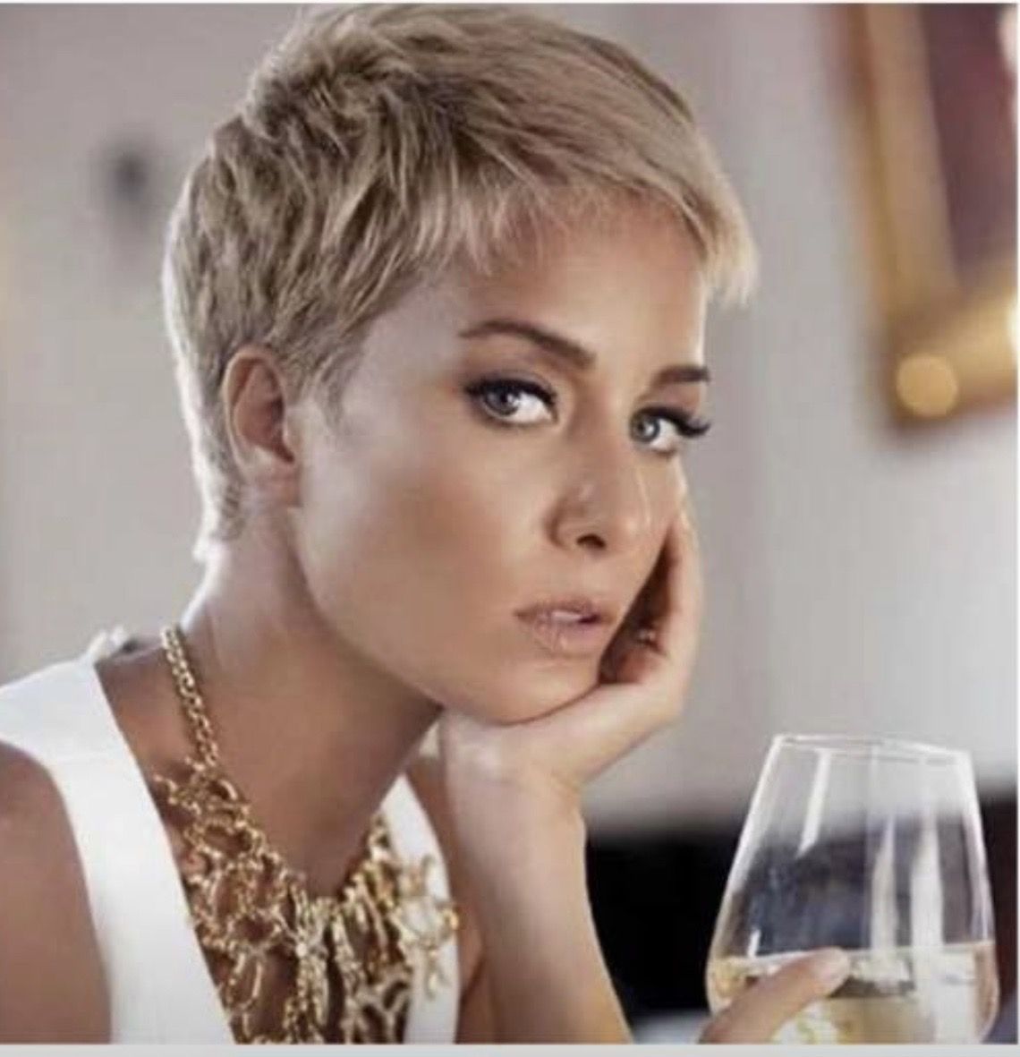 Красивые стрижки короткие волосы фото Pin on hair and makeup. Short blonde hair, Super short hair, Short sassy haircut