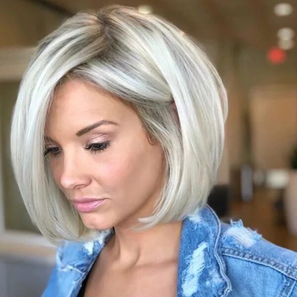 Красивые стрижки на короткие волосы каре Icy Blonde Bob ❄ - Behindthechair.com Silver blonde hair, Blonde bob hairstyles,