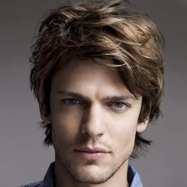 Красивые стрижки на средние волосы для мужчин Men’s Medium Hairstyles and How To Style Them Mens hairstyles medium, Long hair 