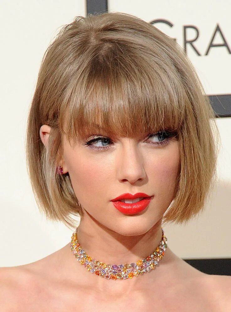 Красивые стрижки с челкой на тонкие волосы Taylor Swift's Grammy's Speech, In Light Of What We Know Now Taylor swift hair, 