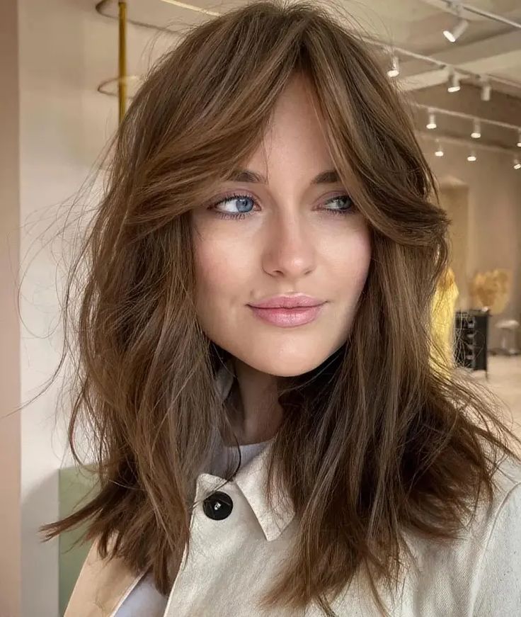 Красивые стрижки с длинной челкой How to Cut Curtain Bangs at Home? Find The Most Easy Steps! Medium hair styles, 
