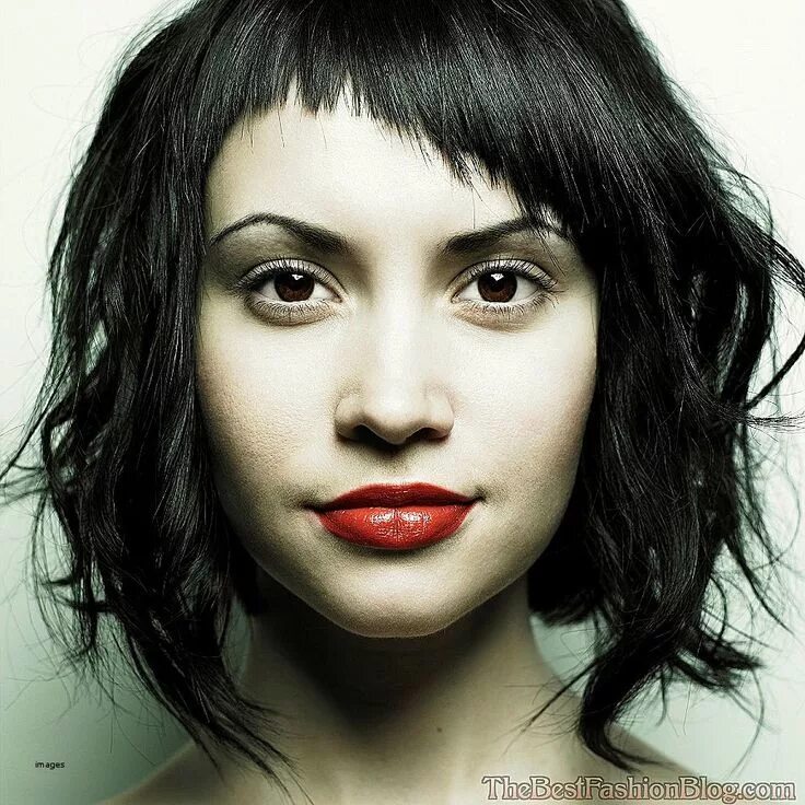 Красивые стрижки с короткой челкой фото Image result for asymmetrical long bob Peinados cortos, Cabello medio, Cortes de