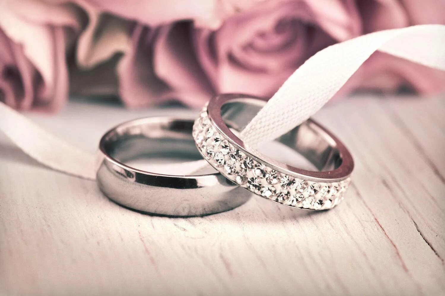 Красивые свадебные кольца фото Download Silver Wedding Rings White Ribbon Wallpaper Wallpapers.com