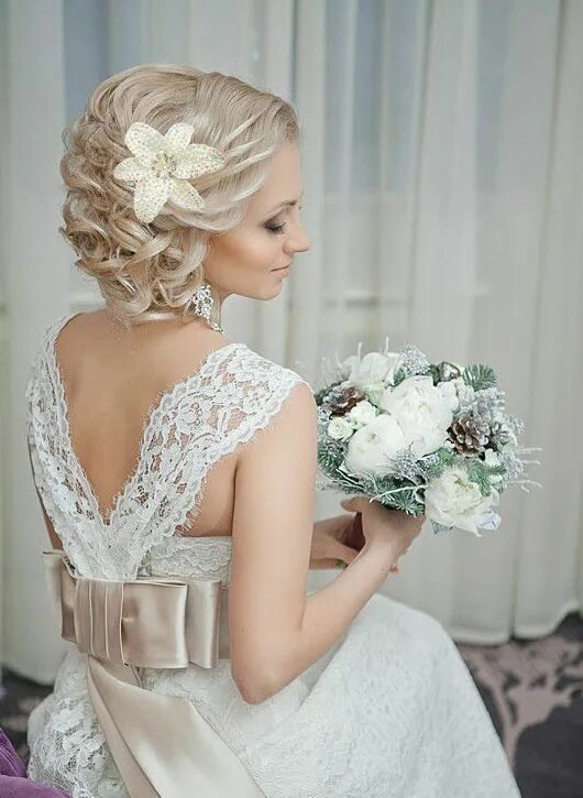 Красивые свадебные прически на короткие волосы Floare par mireasa Aurora Boreala COD M377 Short wedding hair, Wedding hairstyle