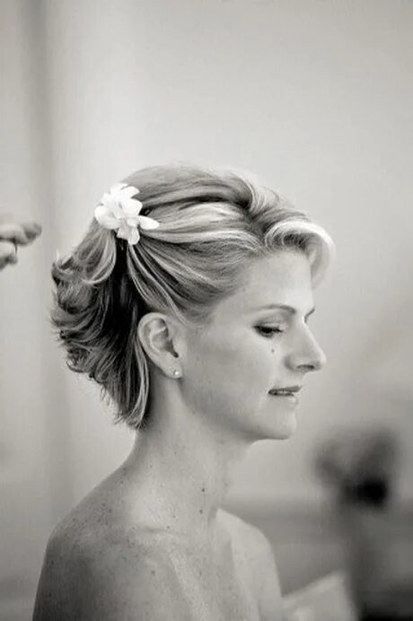 Красивые свадебные прически на короткие волосы Mother of the bride hairstyles for short hair Short wedding hair, Mother of the 