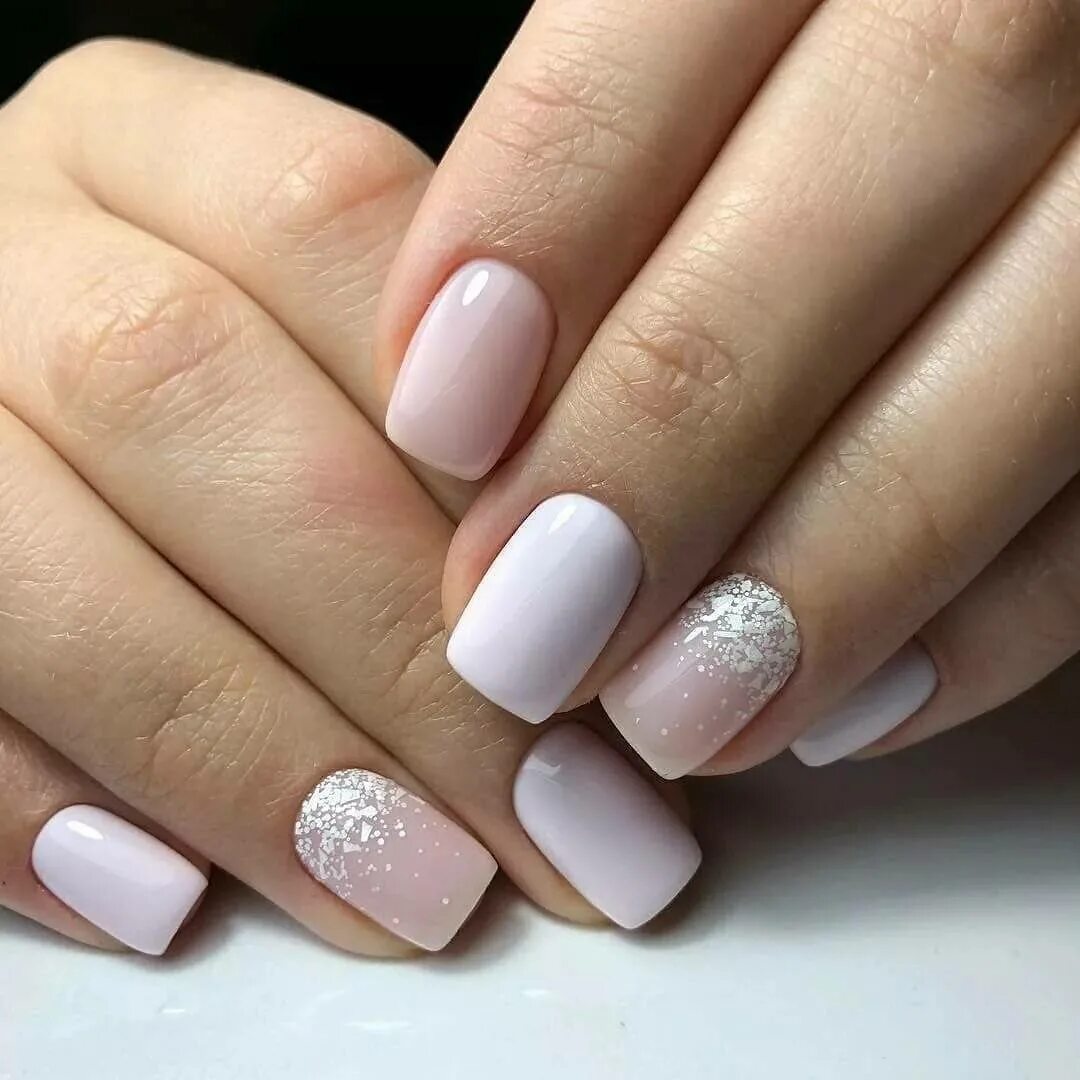 Красивые светлые ногти фото Маникюр на короткие ногти в нежных цветах: 100 фото красивых идей