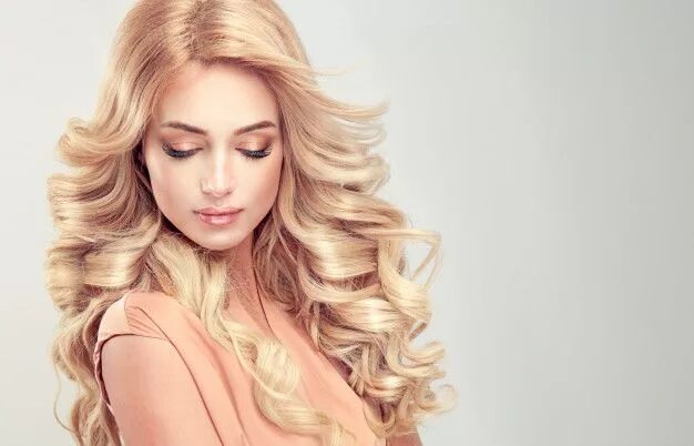 Красивые светлые волосы фото 3,398,000+ Fashion Pictures Tintura de cabelo preto, Cabelo preto com loiro, Cab