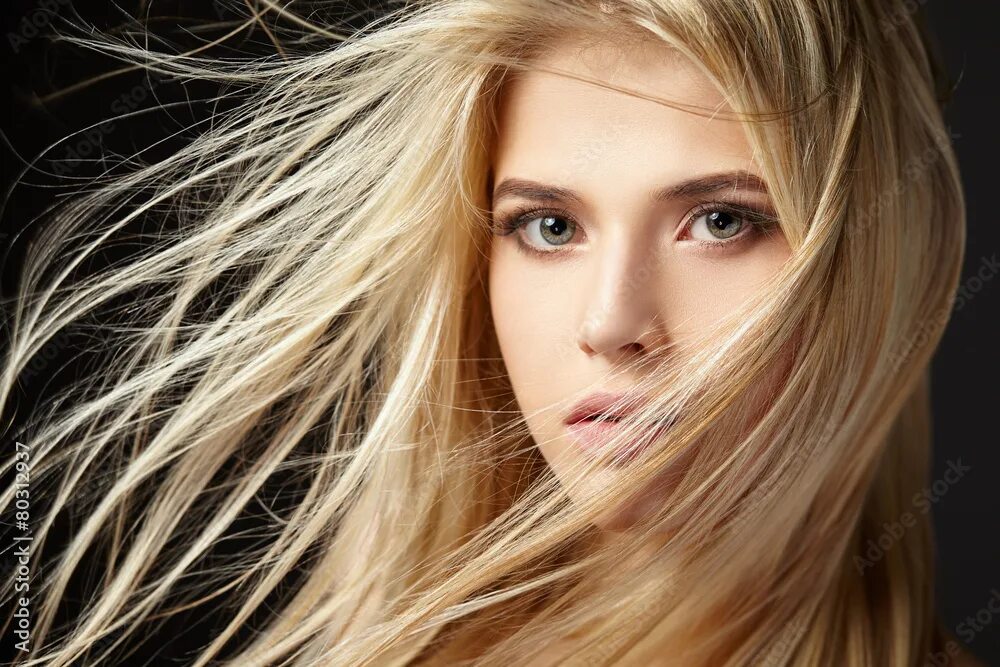 Красивые светлые волосы фото Portrait of blonde girl with fluttering hair фотография Stock Adobe Stock