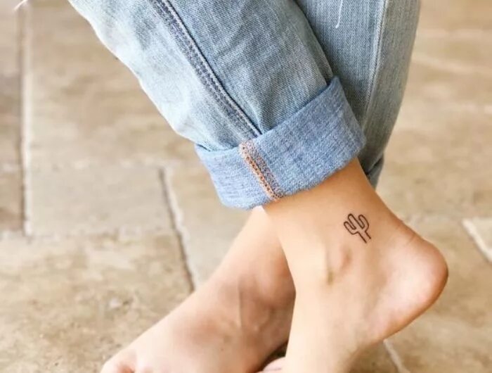 Красивые тату для девушек фото маленькие Le charme du petit tatouage en 100 photos qui vous feront craquer Cactus tattoo,
