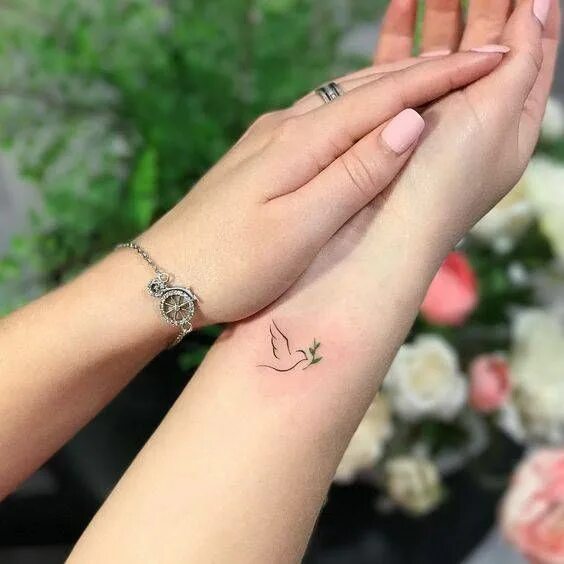 Красивые тату для девушек фото маленькие Bird tattoo Christian tattoos, Tattoos, Peace tattoos