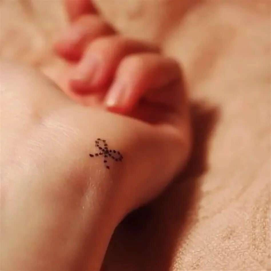 Красивые тату для девушек фото маленькие 10 популярных идей на тему "dotted bow tattoo" для вдохновения