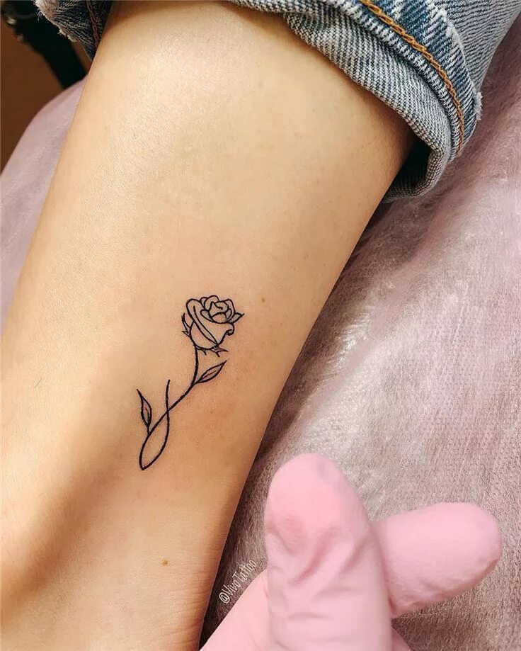 Красивые тату для девушек фото маленькие #rosetattoos #rosetattoos #rosetattoos #rosetattoo #rosetattoo #tattoos... #rose