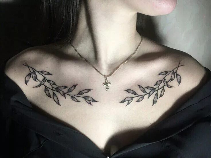 Красивые тату на ключице фото Pin en bt2 Tatuajes de partes de pecho, Tatuaje de collar, Tatuajes falsos